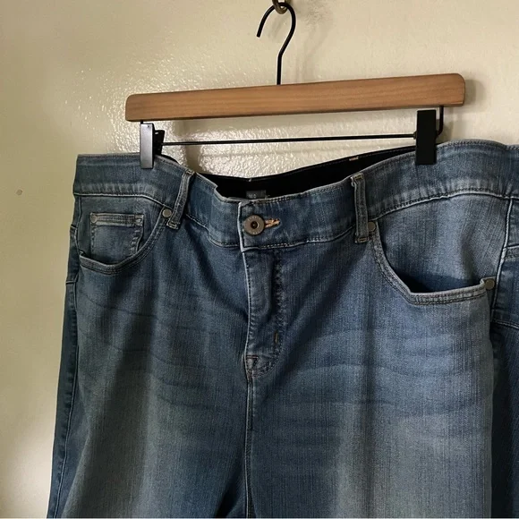 Torrid | Short Bombshell Skinny Premium Stretch High-Rise Jean - Picture 3 of 7